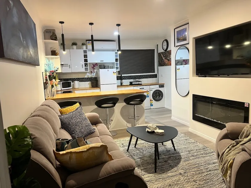 Twenty Eight @ Pet friendly Luxury Apartment - Image 1