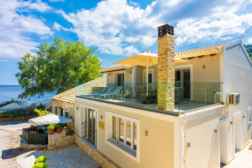Villa Nikolakis Kerasia, on the beach - Image 1