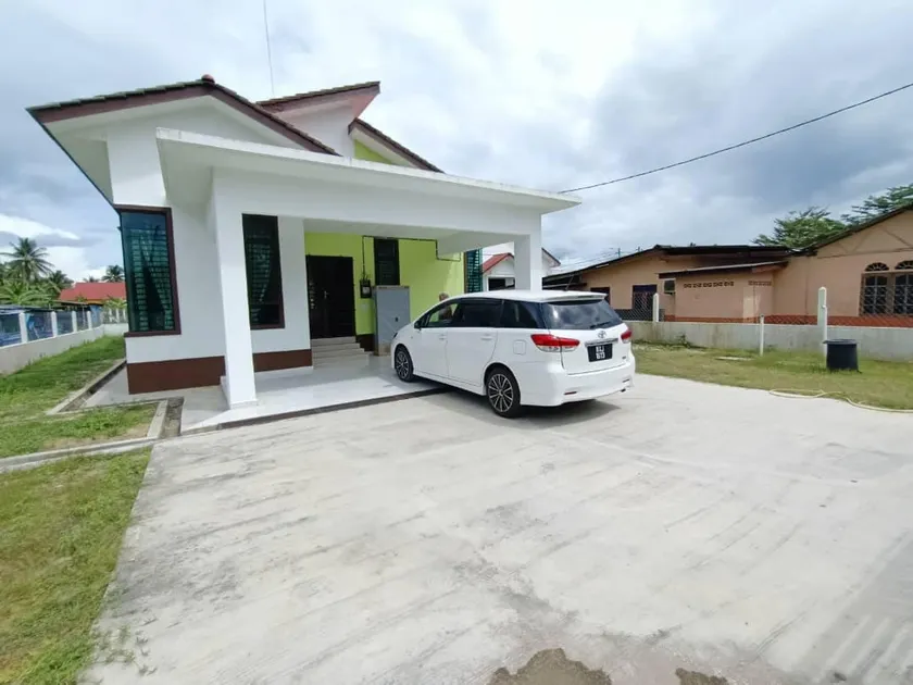 Homestay Kemaman Fyna07 Banglo Mewah 5 KM Dari Pantai Kijal - Image 1