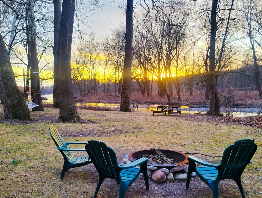 Cozy private accommodation by the river /fire/hammock/grill - Image 1