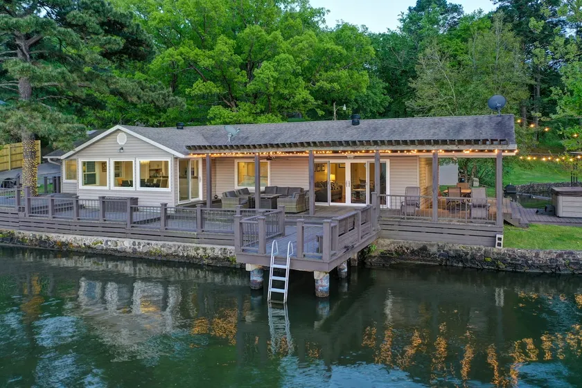 Secluded Waterfront Home w/large deck & Game Room! - Image 1
