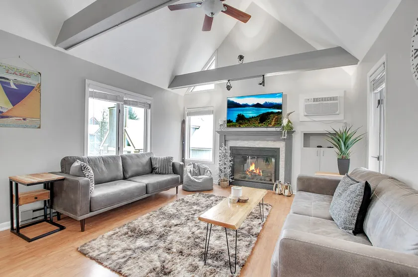 Updated 3bdr ski in ski out step to amenities - Image 1