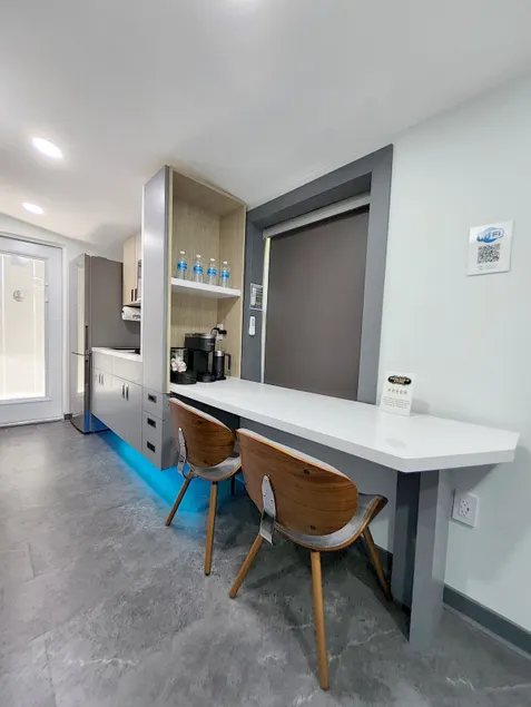 Tiny Smart Studio · 5 min to Florida Mall - Image 1