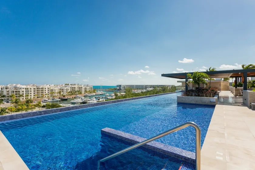 Luxury apartment + Private beach access + Pool - Image 1