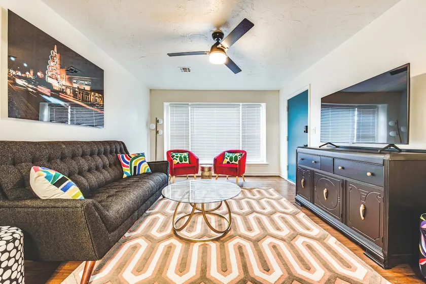 Cheerful 2 bedroom home in the Village! - Image 1