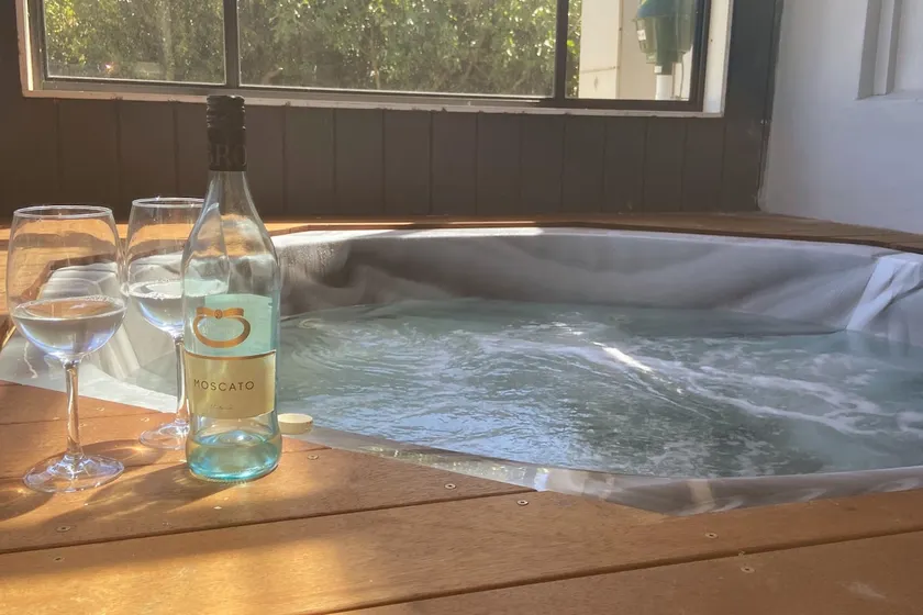 Portland sea spa retreat with King bed Free Arcade sleeps 9 - Image 1