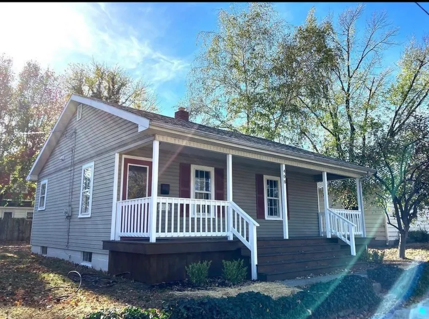 Cozy Two Bedroom Home - Image 1