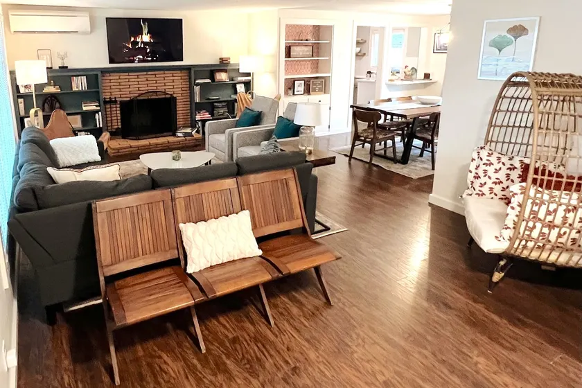 Newly Renovated Charmer - Image 1