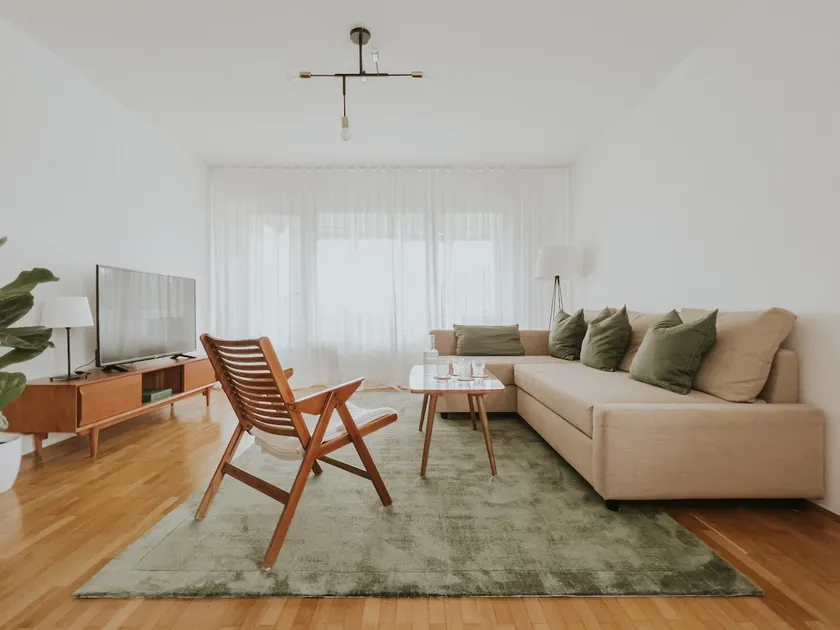 Cosy Apartment With 180° Mountain to Lake View :) - Image 1