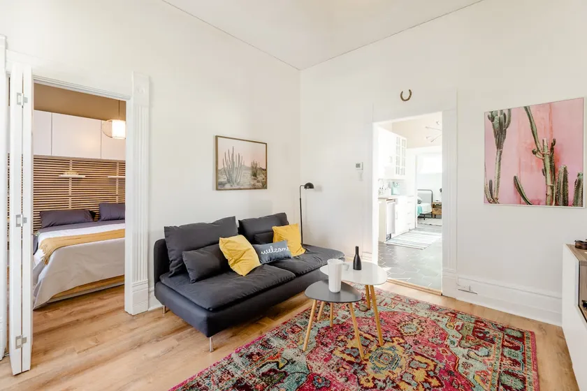 Charming Little 1890s Duplex in the Art District - Image 1