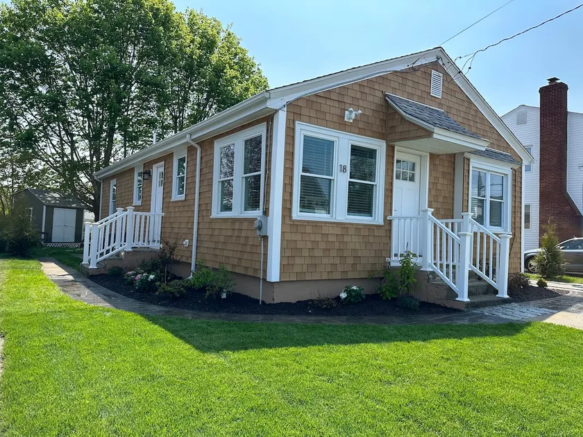 \"America's Cup\" Beach Cottage - Image 1