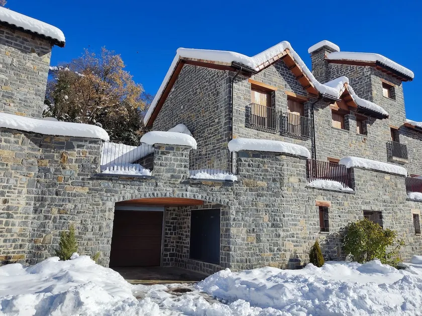 Casa Balcón de Los Pirineos - Gavín Biescas - Image 1