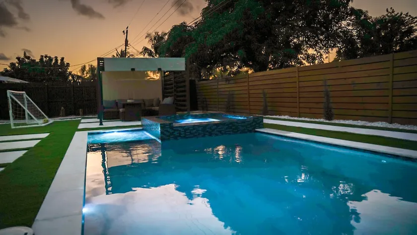 Dream Yard Oasis Heated Pool Near Beach Sleeps 10 - Image 1