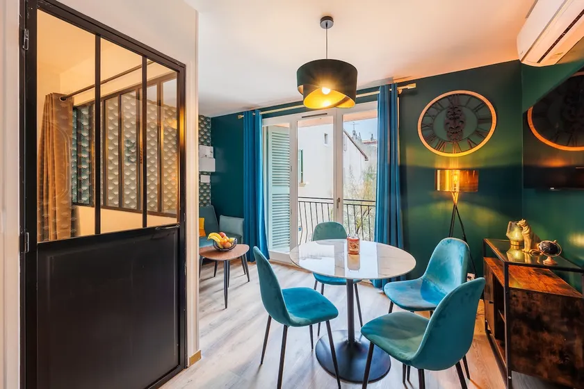 Emerald Apartment - Image 1