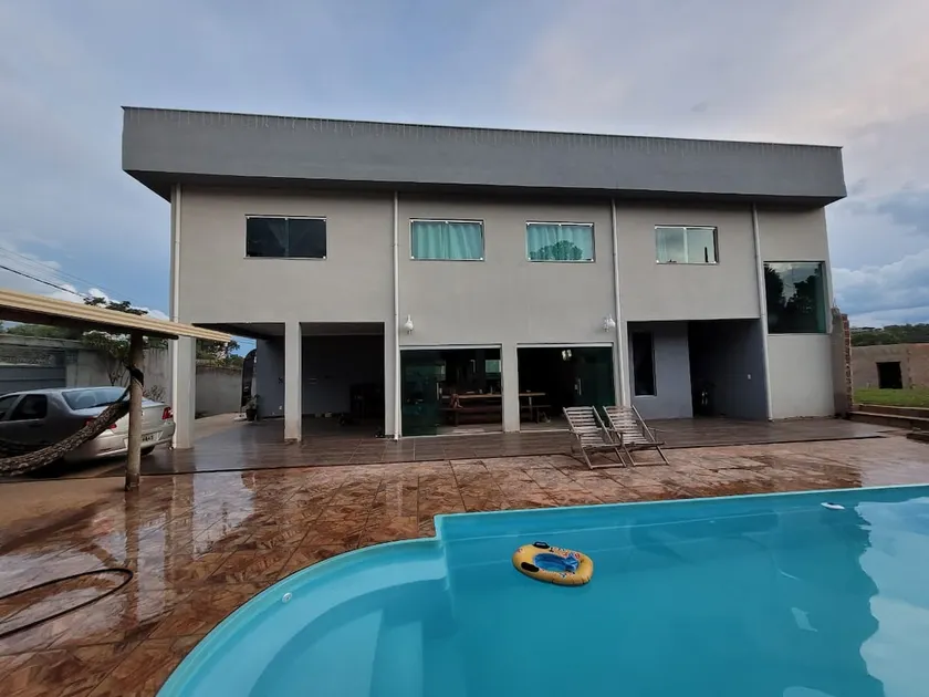 Lagoa Santa solar-heated pool house - Image 1