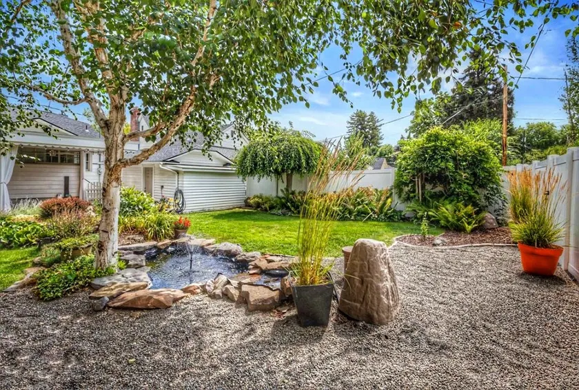 Centrally located, family and furry friendly fun! - Image 1