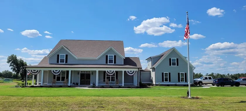 Modern Farm Retreat - Fresh Eggs - Pet Friendly - Image 1