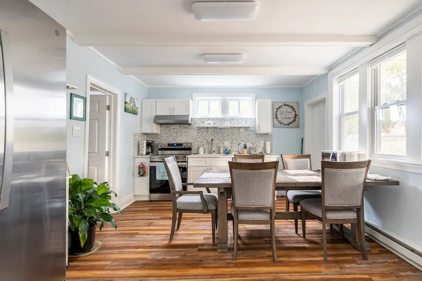 Cozy Condo in Media with Free Parking - Image 1