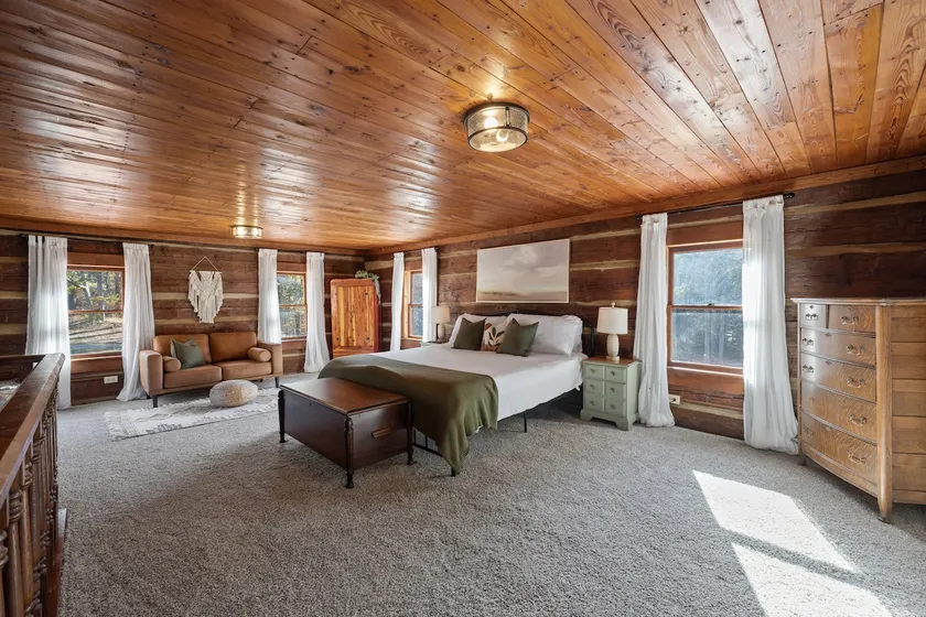 Log Cabin with Hot Tub in N Lexington - Image 1