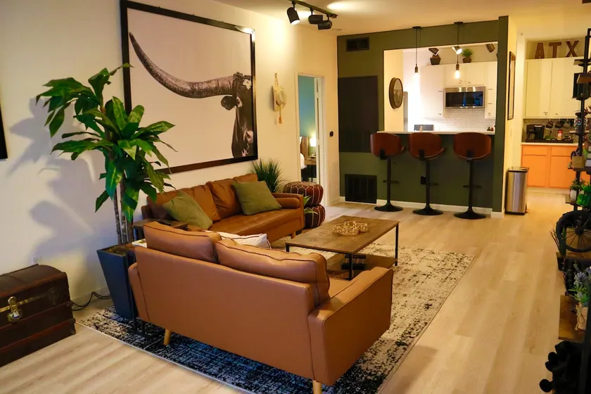 Rustic-Modern Group Getaway for Austin Explorers - Image 1