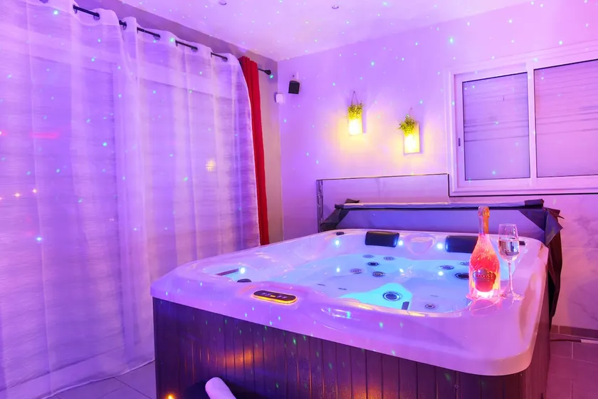 Villa with private Jacuzzi Spa near Toulouse - Image 1