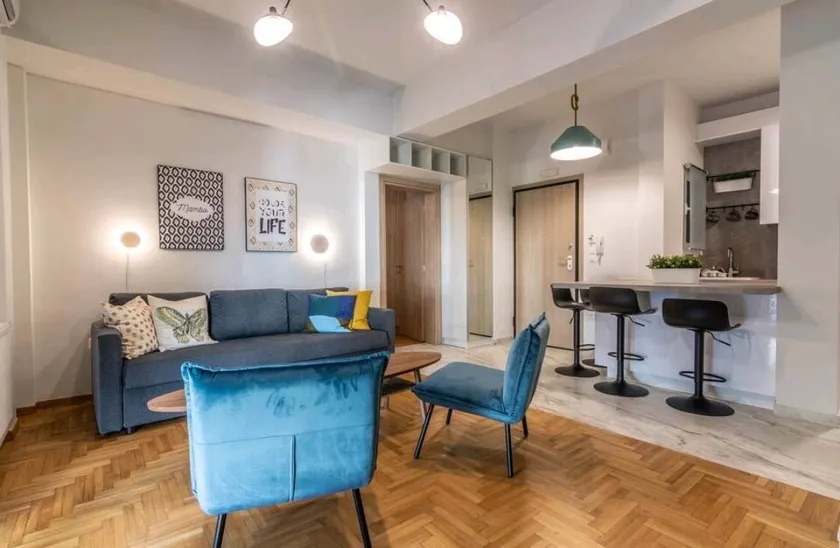 Sunlit two bedroom renovated flat! - Image 1