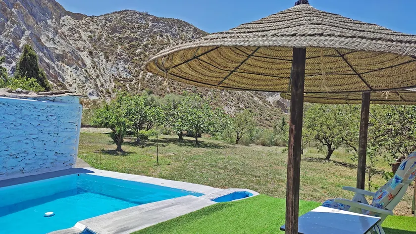 Cozy farmhouse with pool in La Alpujarra - Image 1