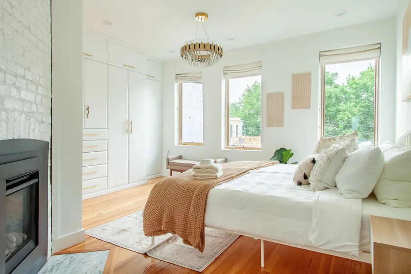 Truxton | Stylish 5 Bdr/2 Bath Townhouse - Image 1