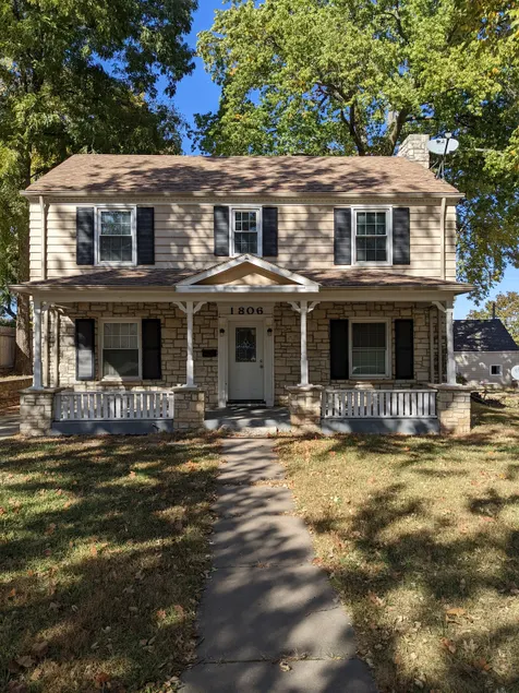 4 BR Home walking distance to Aggieville & campus - Image 1