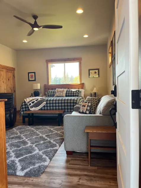 True North Getaway with cozy mountain view - Image 1