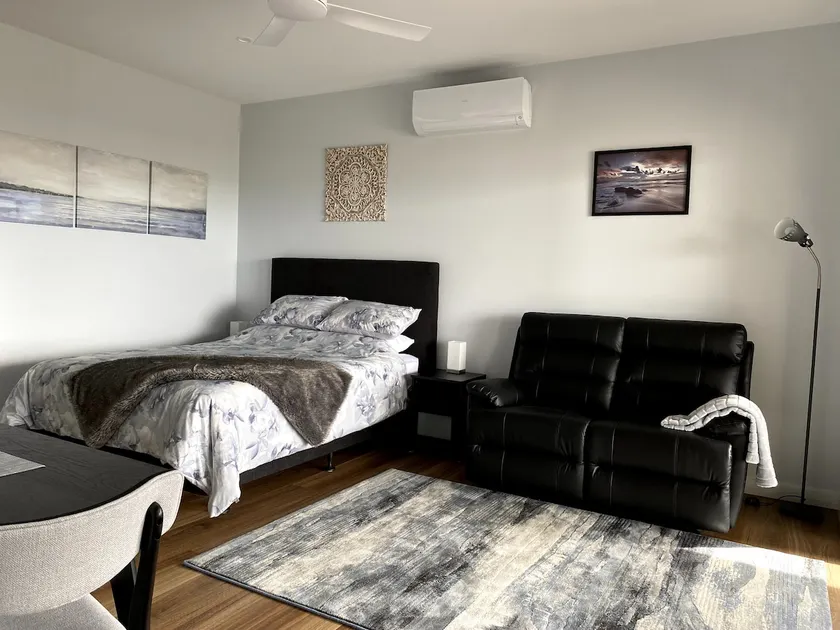 One bed Studio apartment with fantastic views - Image 1