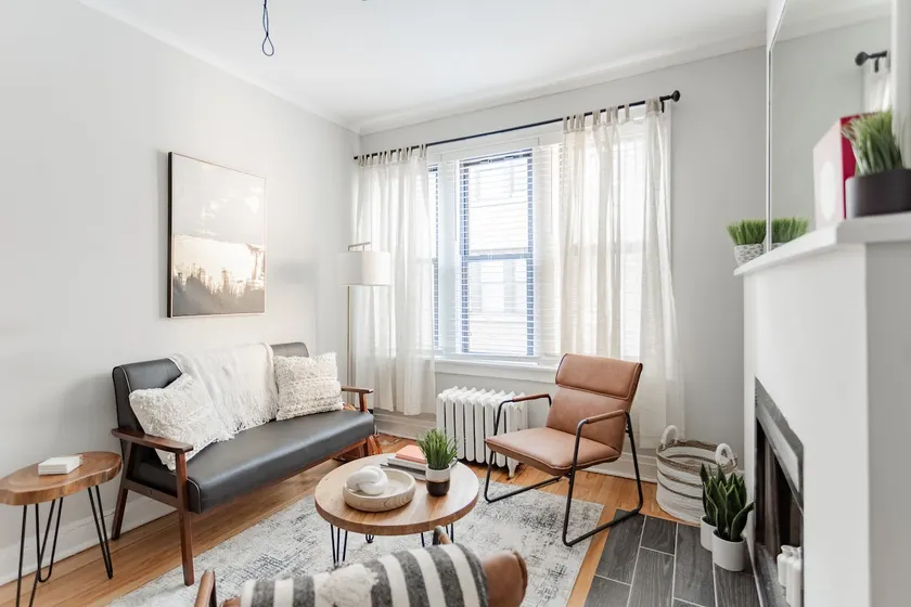 Guest Favorite Getaway in Lakeview Near Wrigley - Image 1