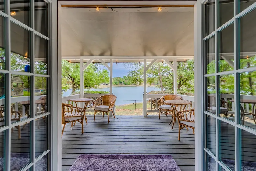 Tranquil Lakefront Cottage, Fishing, Firepit, Boat - Image 1