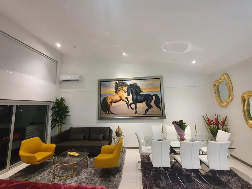 Luxury Penthouse, Amazing View (Pool, Gym, Garage) - Image 1