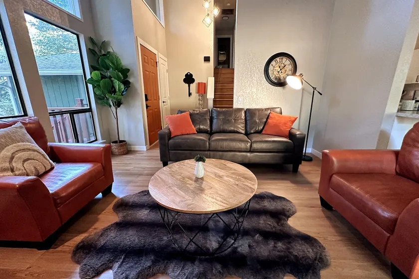 Stylish 3 bed/2bath Pet friendly w/ fenced yard - Image 1