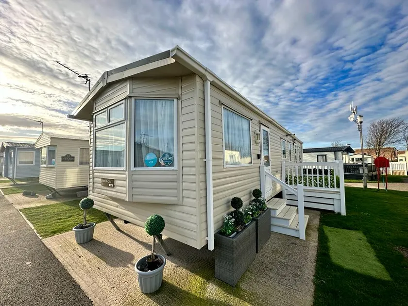 Lyons Winkups Holiday Park Towyn, North Wales static Caravan 3 bedroom sleeps 8 Free Entertainment and Parking Beds made up on arrival PETS WELCOME - Image 1