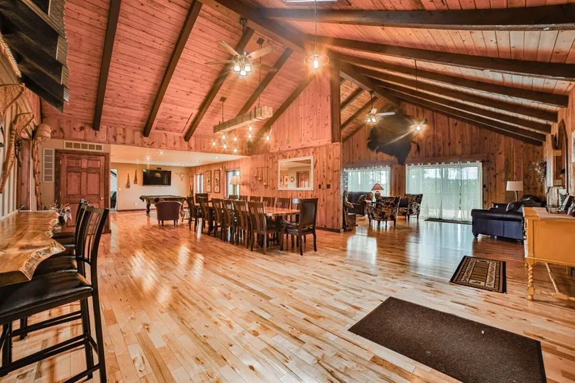 Deadwood SD 11k sq ft 9 Bd Suites 11 Ba Sleeps 35 Plus - Image 1