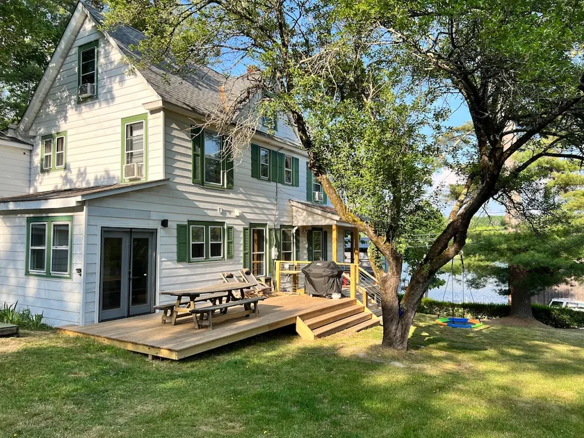 Pet friendly 6-bdrms w Private Lake + EV - Image 1