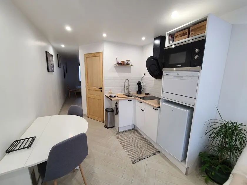 Nice apartment in the center. Free parking - Image 1