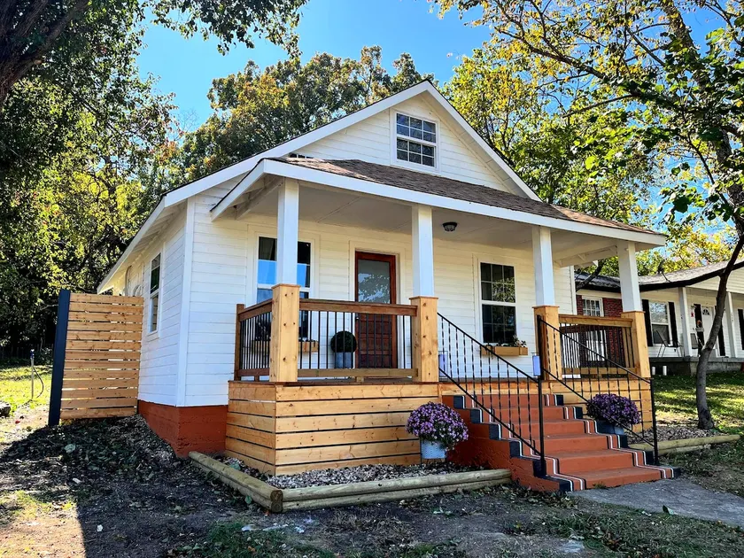 The Archer House - 1 Block from Spring River.  2 Bedrooms + Loft Bedroom!   - Image 1