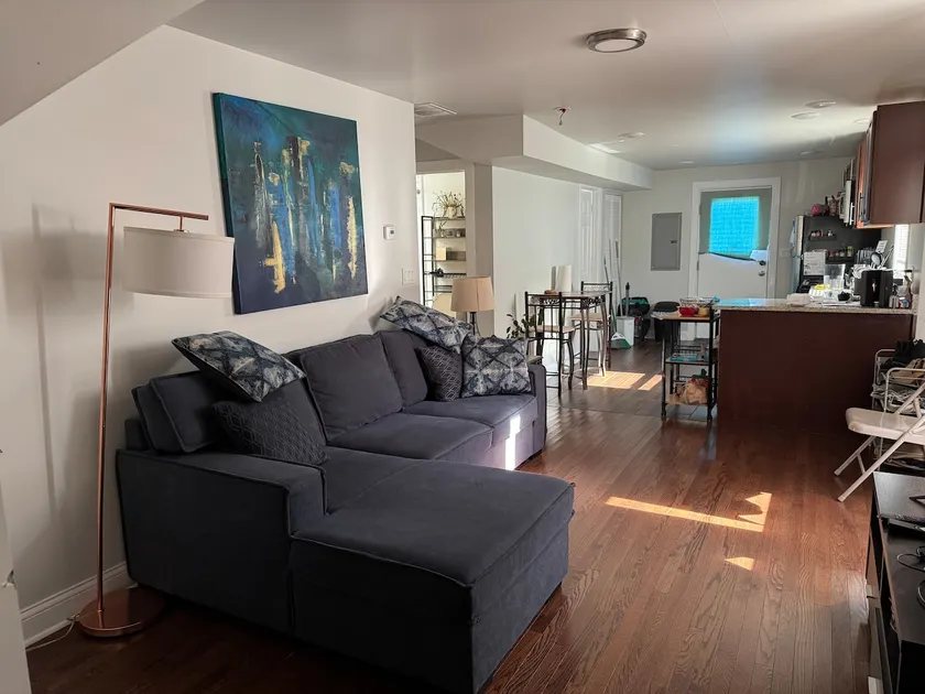 Entire home w/ 2bath 7 beds & 2car private parking - Image 1