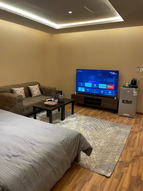 515 Luxury Large Deluxe Rooms - Image 1