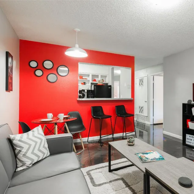 Beautiful Apartment Minutes From Huskers Stadium - Image 1