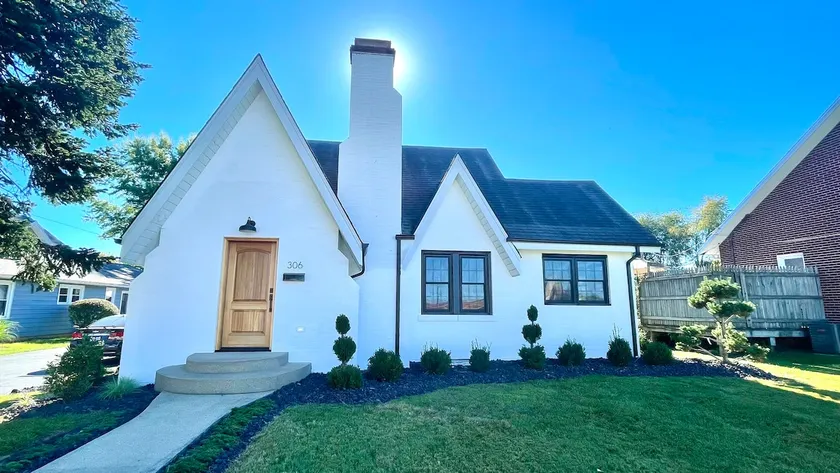 White Cottage on Bell - Image 1
