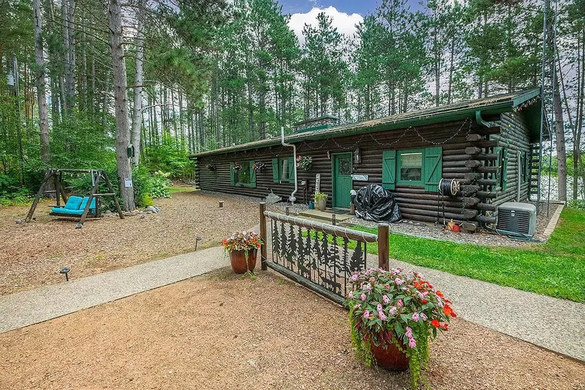 5 bedroom cabin on the Lake of the Hills - Image 1