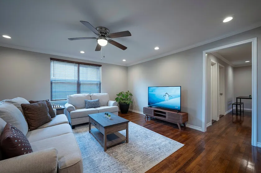 Modern 2 Bedroom home with private parking on site - Image 1