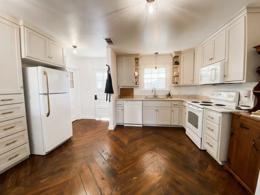 Clean and Comfy Home Away from Home - Image 1