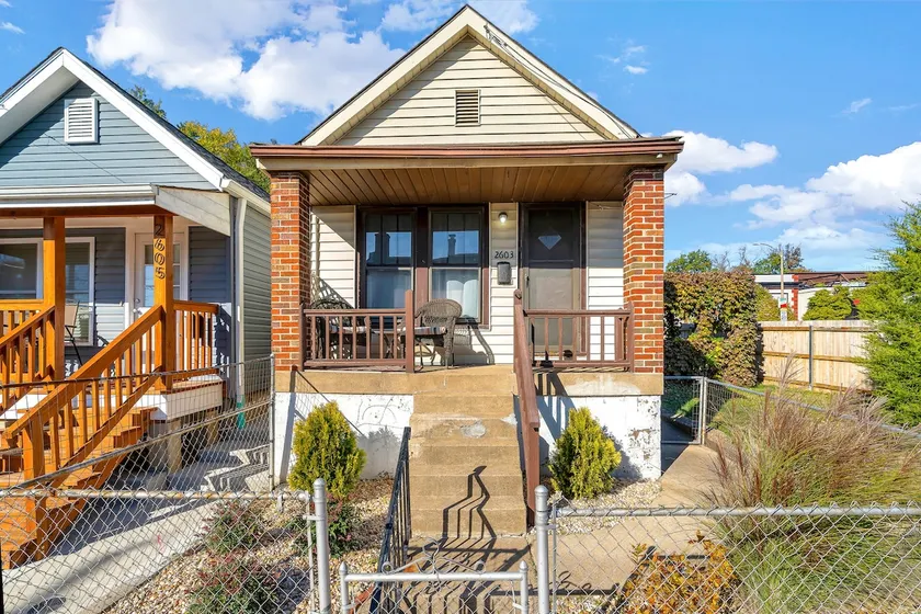 Cheerful 2 Bedroom House on the Hill in St. Louis - Image 1