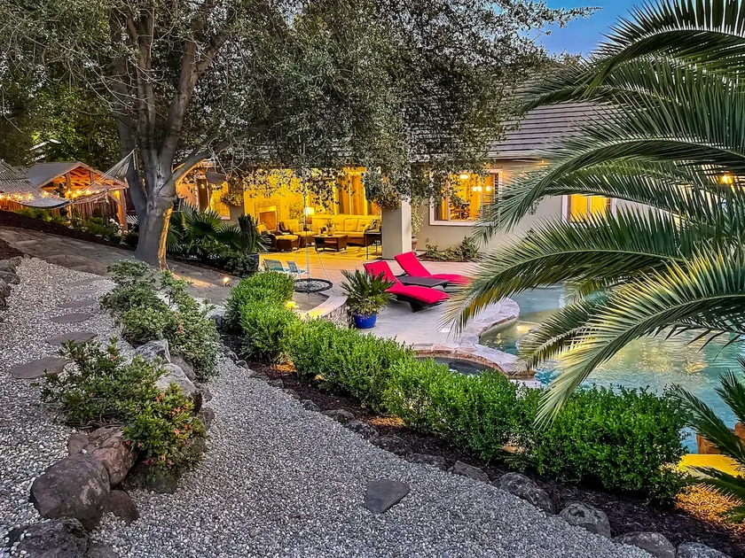 Luxury Vacation Villa with Pool & SPA - Image 1