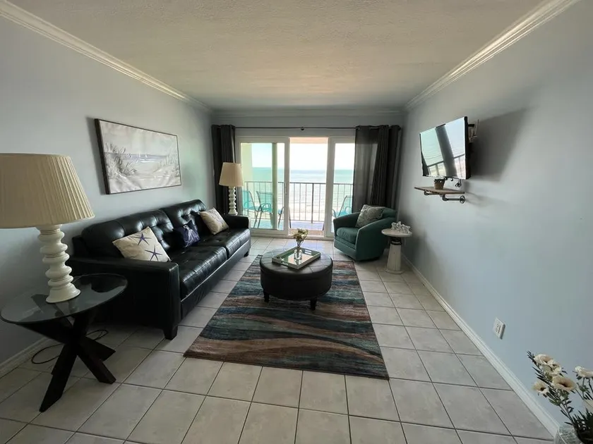 Penthouse 1 Bedroom with Beautiful Beach Views! - Image 1